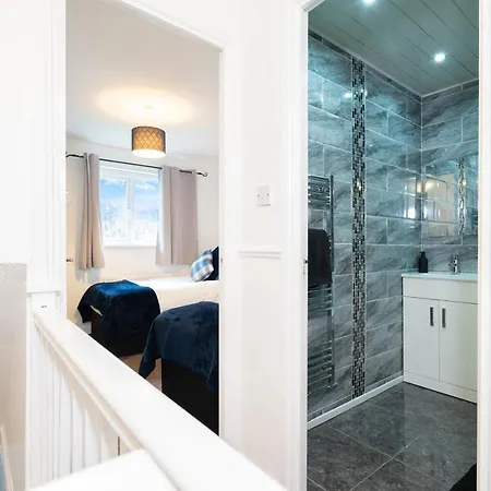 Perfect For Families And Contractors- Near Digbeth Birmingham
